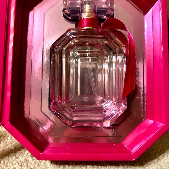 Bombshell Magic! - Picture 3 of 8